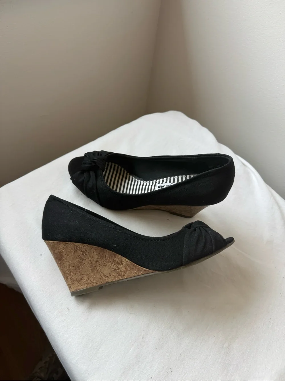 Y2K American Eagle Black Peep Toe Cork Wedge Heels – Ruched Bow Detail size 8 W